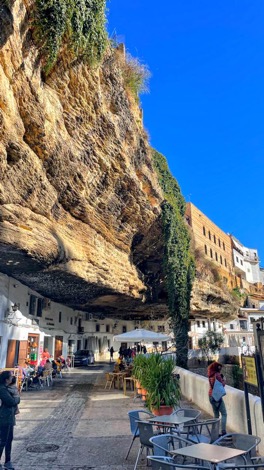 Paseo a Setenil de Las Bodegas